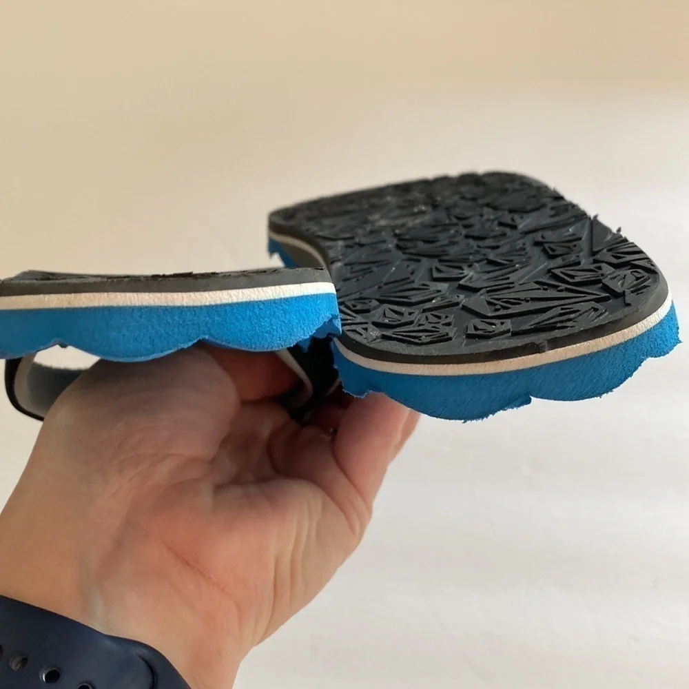 Volcom recliner flip flops boys 4 four barely worn blue black